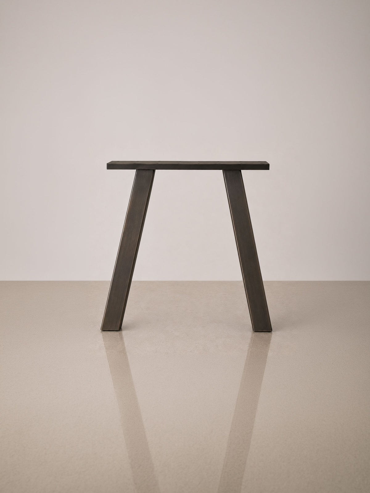 A-formede bordben, 71 cm – Dark messing