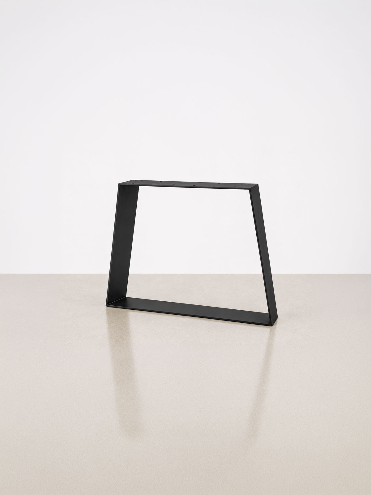 Trapez bordben, skrå, 71 cm – Late Night Black